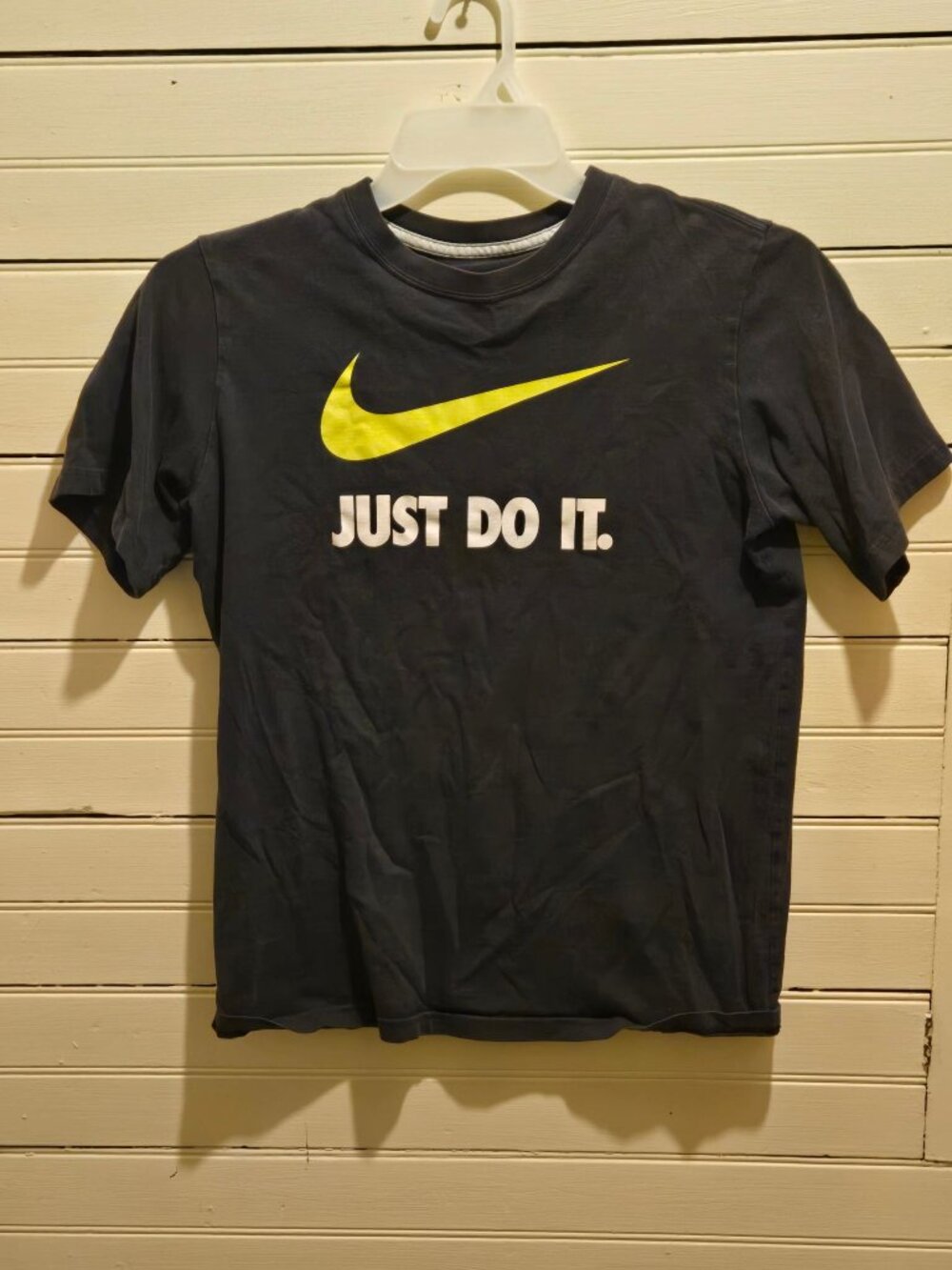 Nike T-Shirt Boys XL Black Just Do It Yellow Swoosh Graphic Tee 100% Cotton